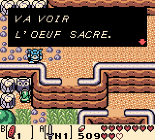 Une capture d’écran du jeu, avec un texte « VAS VOIR L’OEUF SACRE », sans accent sur le E de sacré.